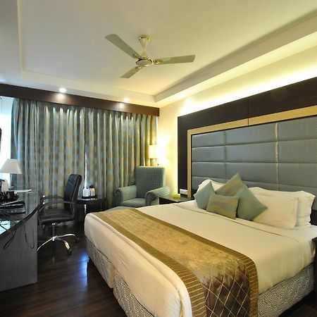 Hotel Royal Cliff Kanpur Zewnętrze zdjęcie