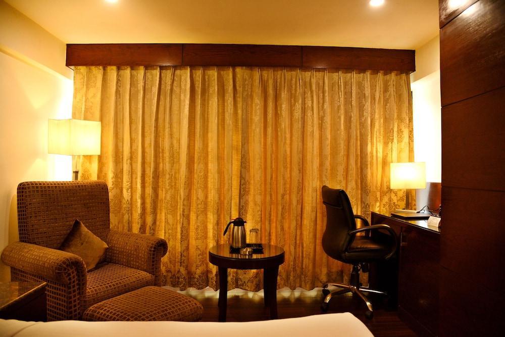 Hotel Royal Cliff Kanpur Zewnętrze zdjęcie