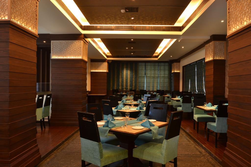 Hotel Royal Cliff Kanpur Zewnętrze zdjęcie
