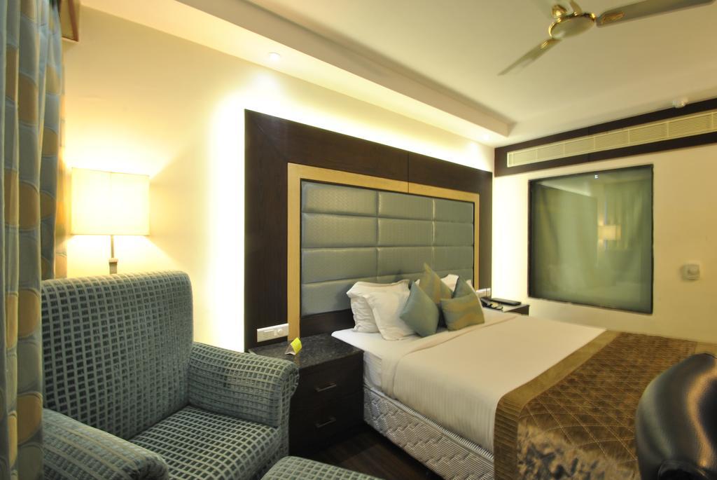 Hotel Royal Cliff Kanpur Zewnętrze zdjęcie