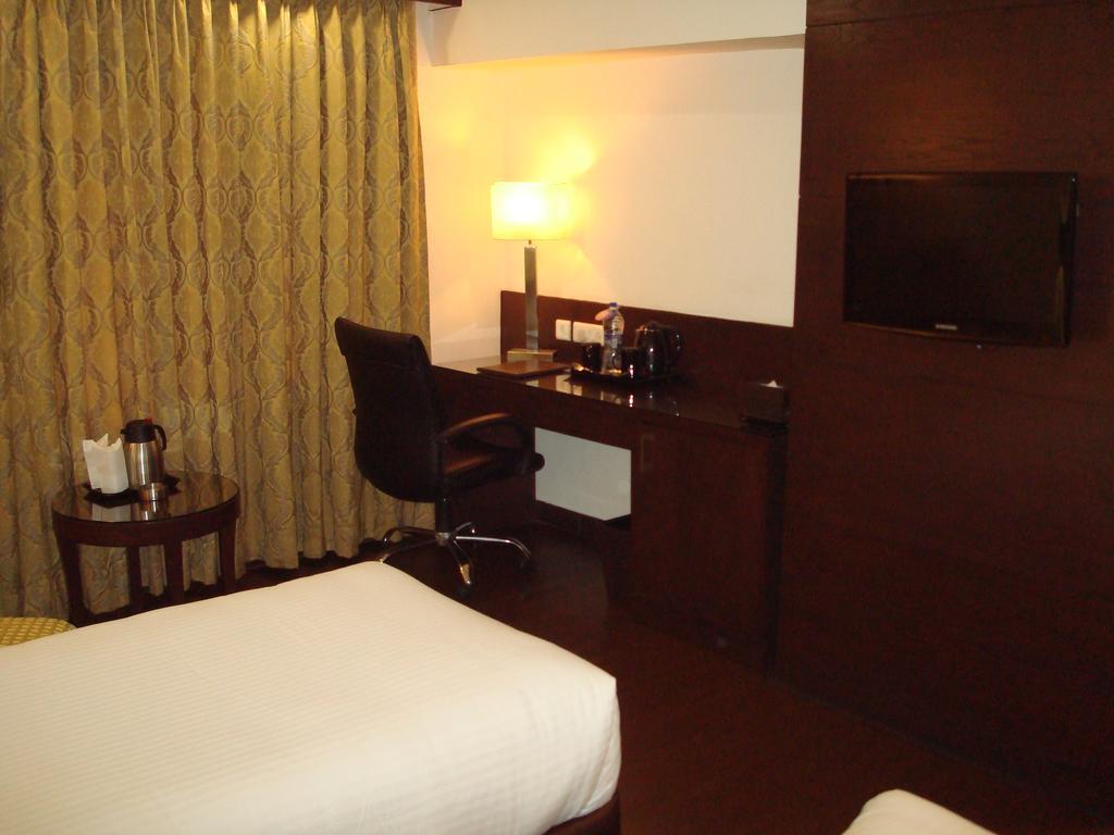 Hotel Royal Cliff Kanpur Zewnętrze zdjęcie