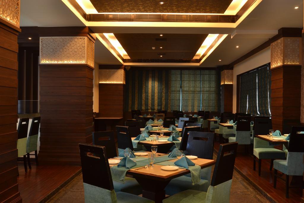 Hotel Royal Cliff Kanpur Zewnętrze zdjęcie