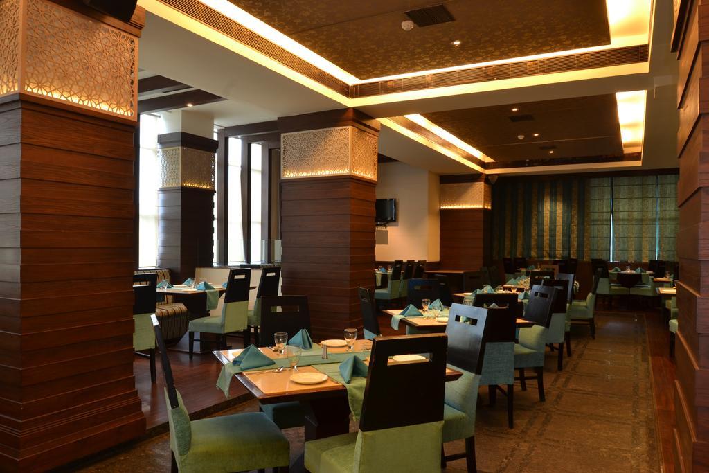 Hotel Royal Cliff Kanpur Zewnętrze zdjęcie