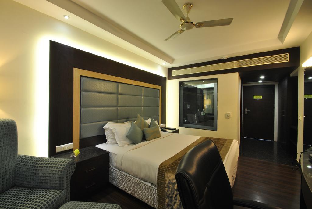 Hotel Royal Cliff Kanpur Zewnętrze zdjęcie