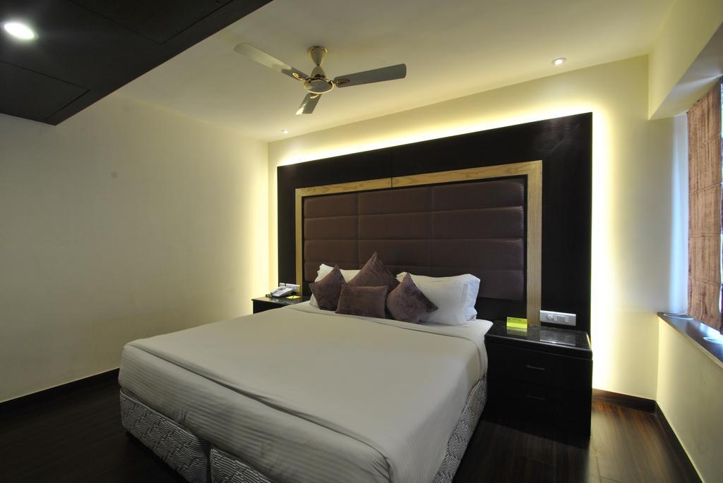 Hotel Royal Cliff Kanpur Zewnętrze zdjęcie