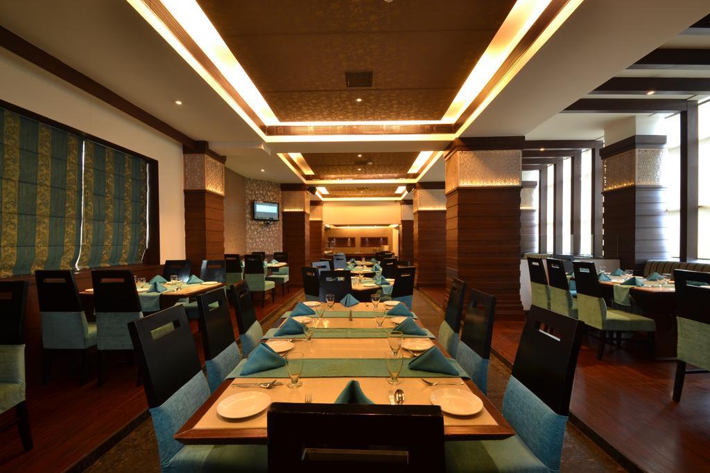 Hotel Royal Cliff Kanpur Zewnętrze zdjęcie