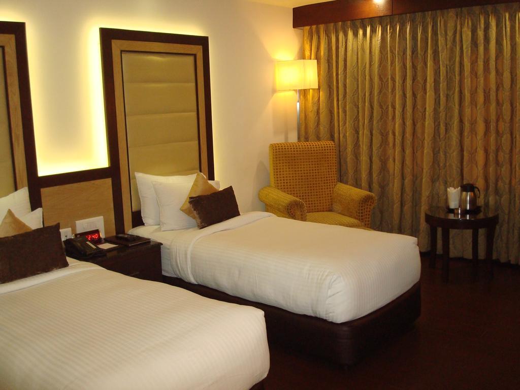 Hotel Royal Cliff Kanpur Zewnętrze zdjęcie