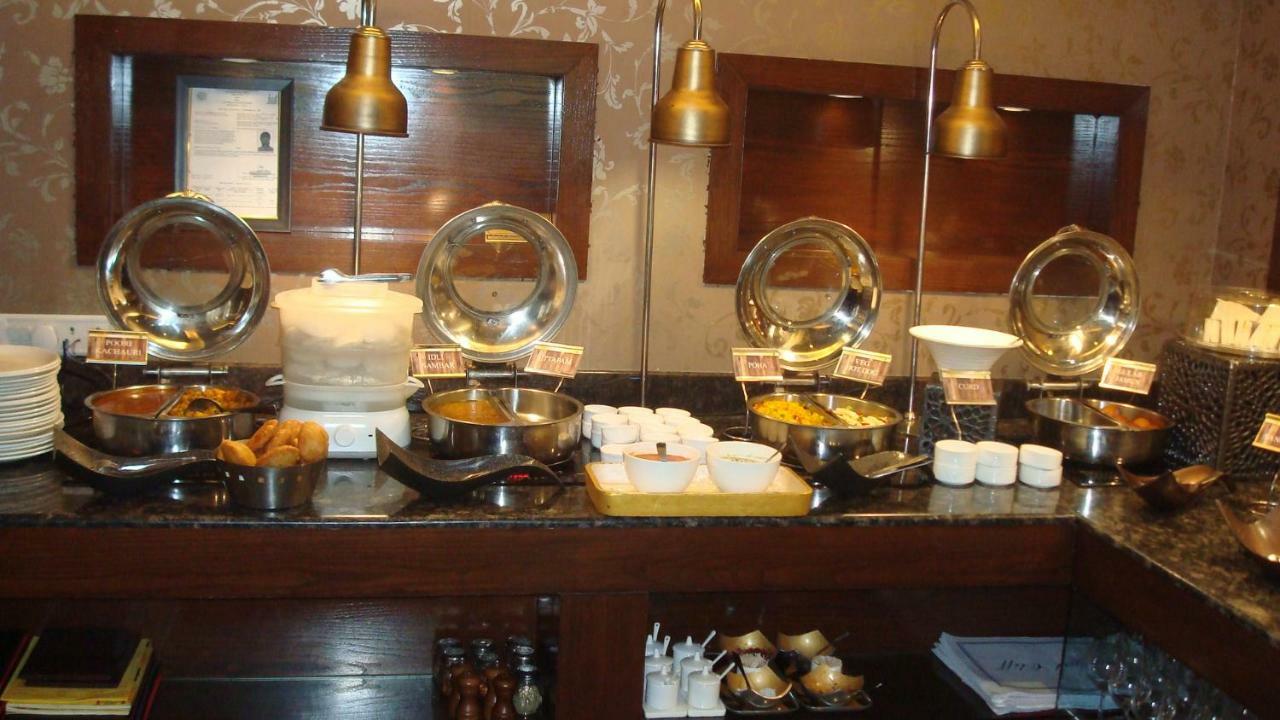 Hotel Royal Cliff Kanpur Zewnętrze zdjęcie