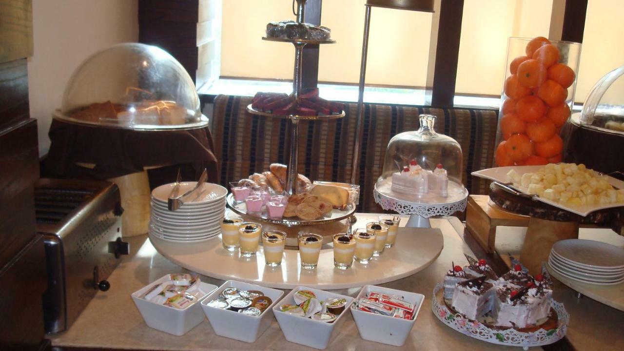 Hotel Royal Cliff Kanpur Zewnętrze zdjęcie